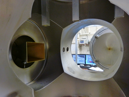 inside broadband cavity spectrometer