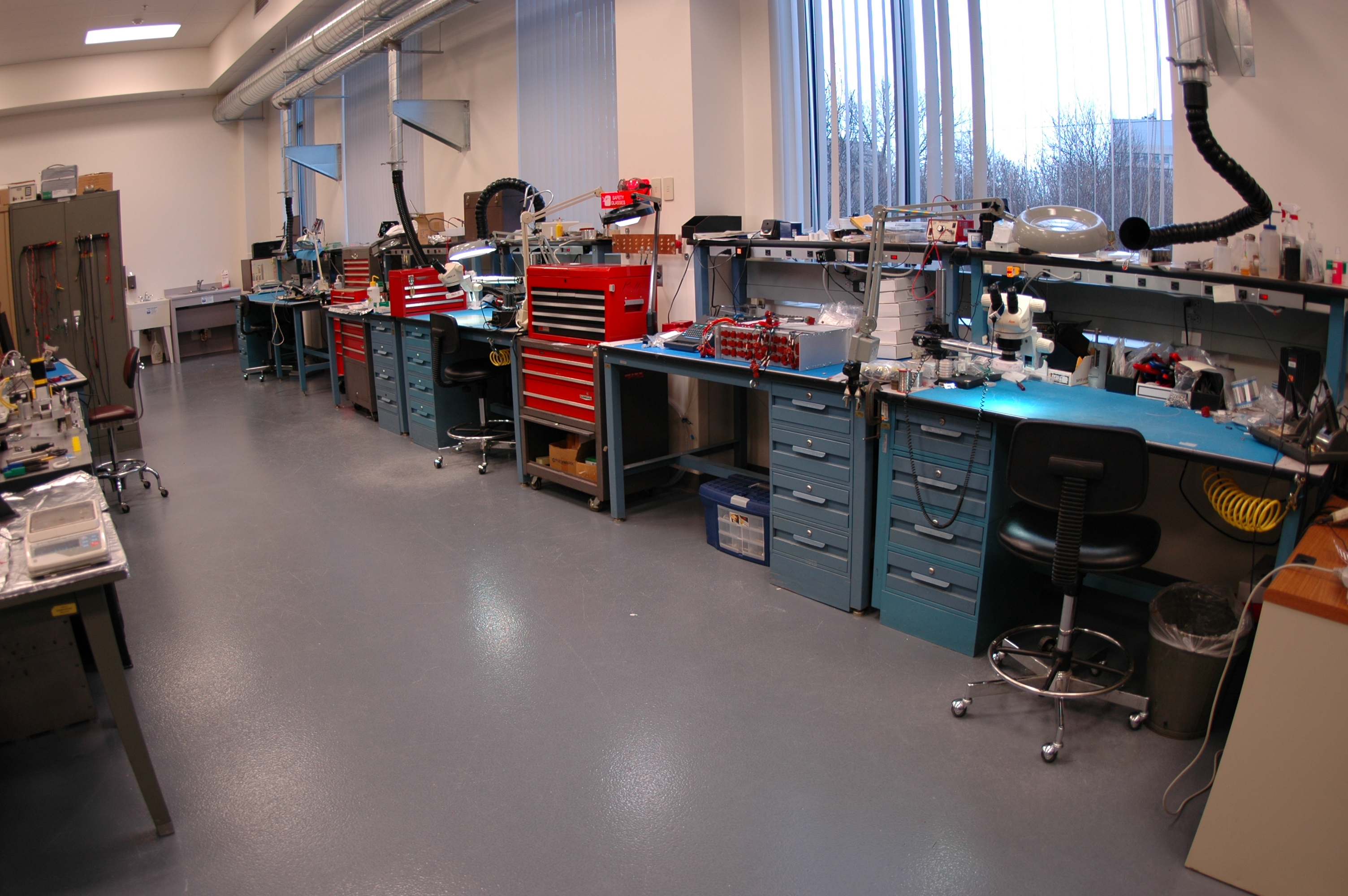 Huge sweep of laboratory/workshop/factory electronic component